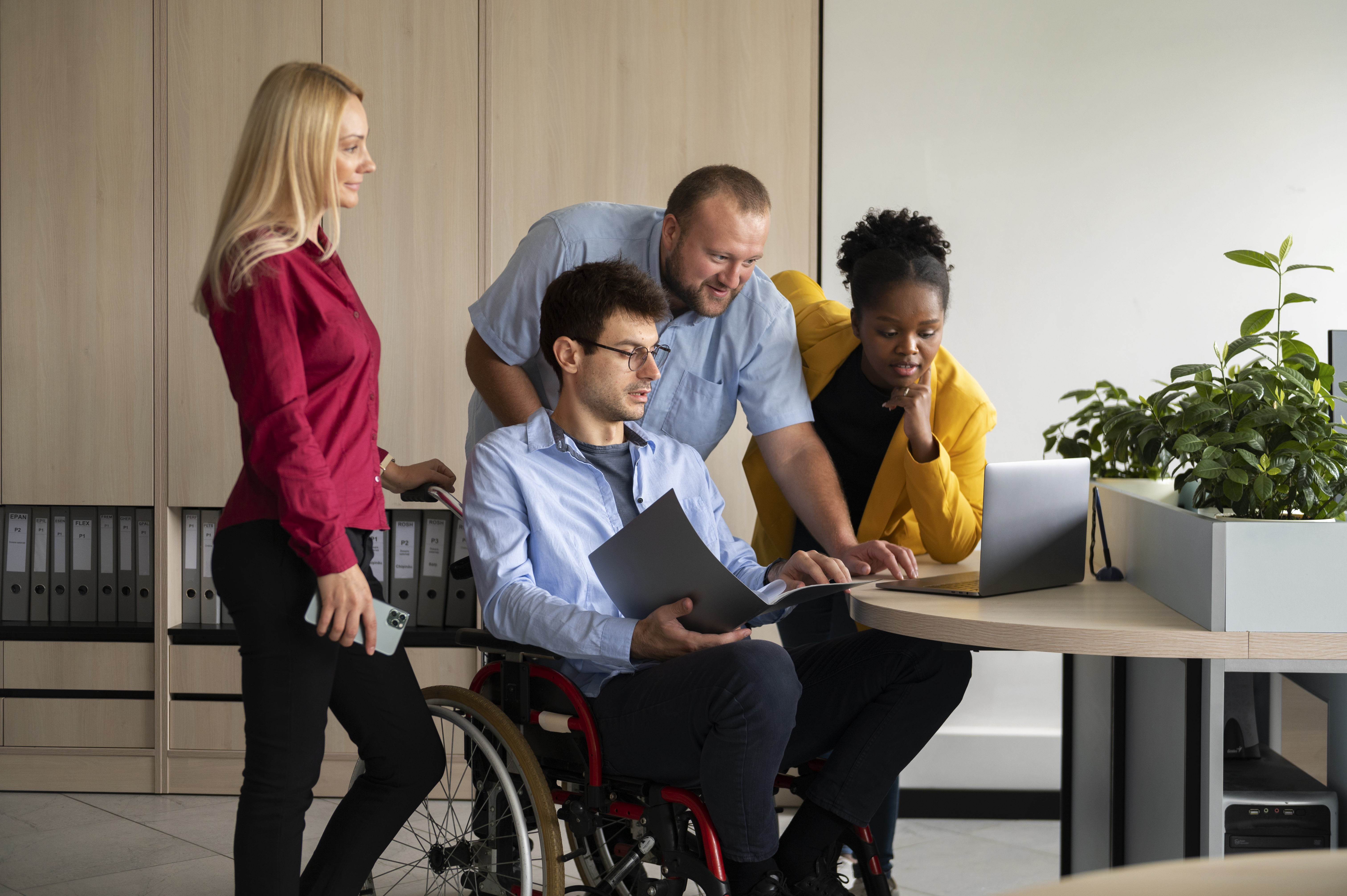 _img/blogs/50593_side-view-people-working-office.jpg
